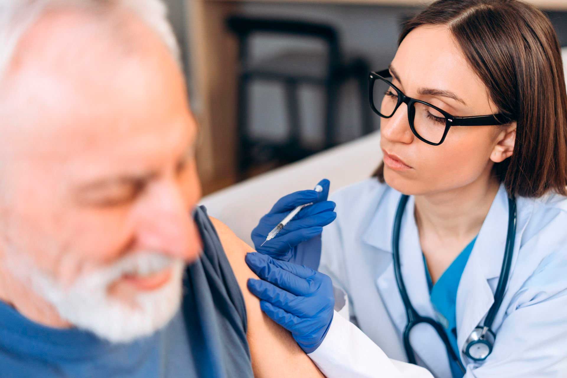 Adultos mayores e influenza: la cobertura más baja en el peor momento